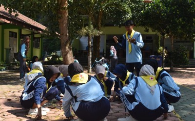 PMR WIRA SMKN Ngadirojo Adakan Kegiatan Baksos dan Outbond