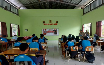 Sosialisasi Penerimaan Anggota Polri 2025 di SMKN Ngadirojo