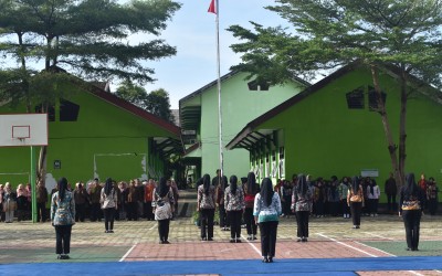 Upacara Peringatan Hari Jadi Kabupaten Pacitan Ke-280, SMKN Ngadirojo Kenakan Batik Dan Baju Adat
